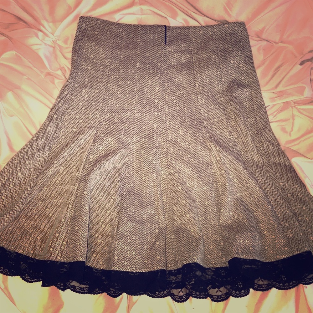 tan and black skirt